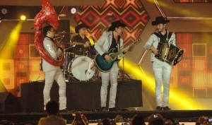 calibre-50-en-concierto-600x355