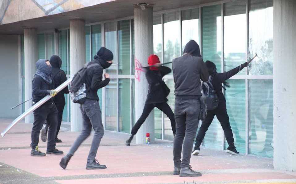 comando-delincuentes-causaron-destrozos-rectoria_0_21_958_596