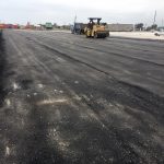 Trabaja Gobierno de Matamoros en área de estacionamiento de parque costero de Playa Bagdad