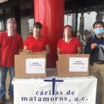 Regalan caretas a población