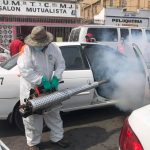 Sanitizan taxis contra Covid19