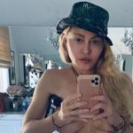 A los 61 años, Madonna posa en ¡topless!