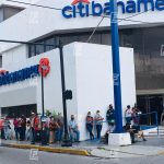 Termina mes y bancos saturados
