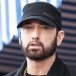Eminem pide disculpa a Rihanna en reedición de disco