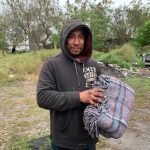 Lleva Gobierno de Matamoros abrigo a familias humildes mediante entrega de 1,300 cobijas