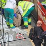 Salvan a abuelito de morir aplastado por el Metrobús