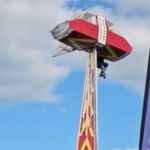 Hombre queda colgando a 9 metros de altura de juego mecánico