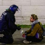 Hieren a 60 policías en manifestación propalestina