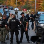 Al menos dos 80 agentes del FBI buscan al principal sospechoso de los tiroteos