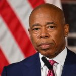 Eric Adms, alcalde de Nueva York, es denunciado por abuso