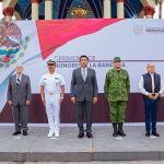 ENCABEZA ALCALDE MARIO LÓPEZ, CEREMONIA DE HONORES A LA BANDERA