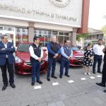 El rector Dámaso Anaya entregó los vehículos del sorteo en beneficio del SUTUAT
