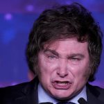 Se desmayan 2 estudiantes durante discurso de Milei; «mencionar a los comunistas es peligroso»