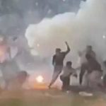 Explosión de petardos en estadio de fútbol en India deja casi 40 heridos