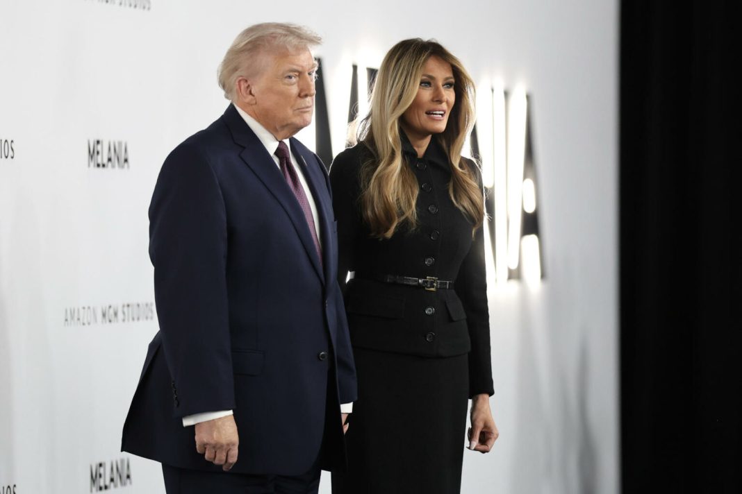 Trump arropa a Melania en la premiere de su documental: