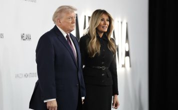 Trump arropa a Melania en la premiere de su documental: “Es una buena influencia para mí”