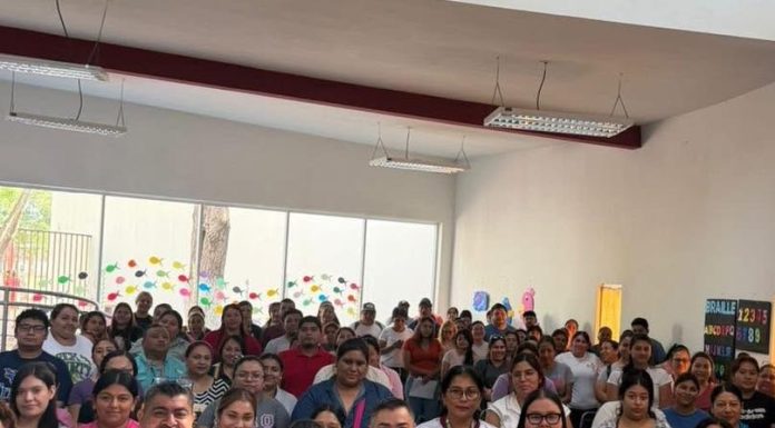 Diputado Chilo supervisa entrega de becas