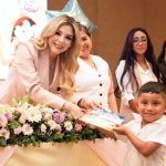 Acompaña Ana Ariceaga de Granados a graduados del Jardín de Niños «Jesús Elías Piña» como madrina de generación