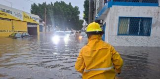 Lluvias en Puebla dejan un muerto y negocios inundados