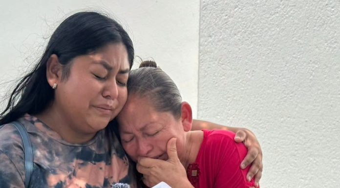 Suplica a su ex que devuelva a su hijo