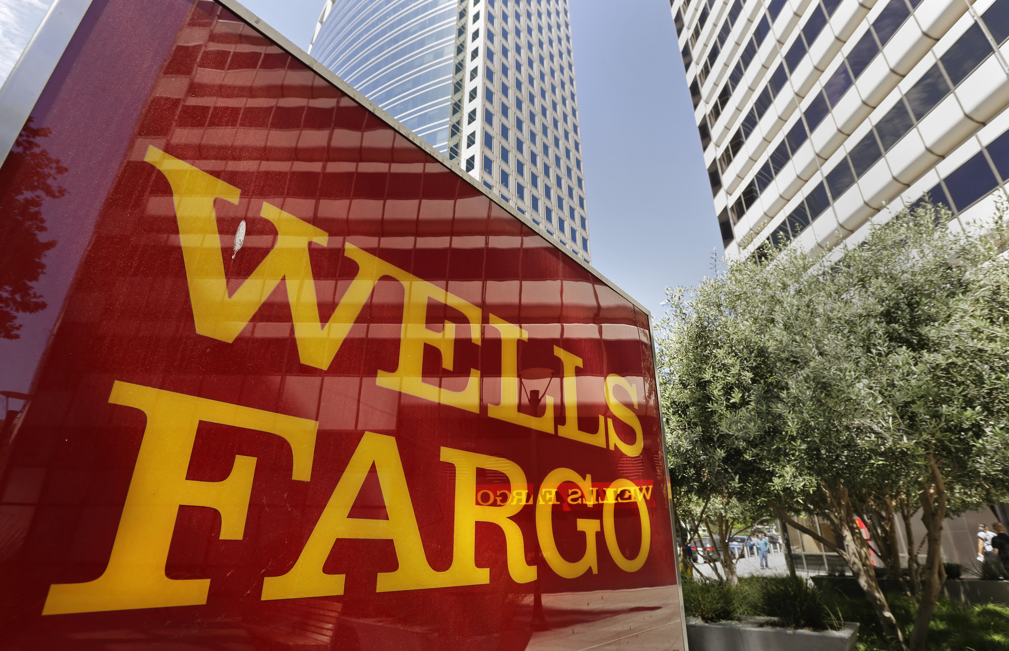 la-fi-protect-yourself-from-bank-fraud-wells-fargo-20150505