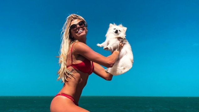 modelo-muere-ahogada-intentar-salvar-perros-mar-ahogada-brasilena