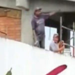 Alumnos invitan a bailar a albañil