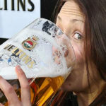 ¡Ahorra en cremas! Tomar cerveza te ayuda a mantener la piel joven