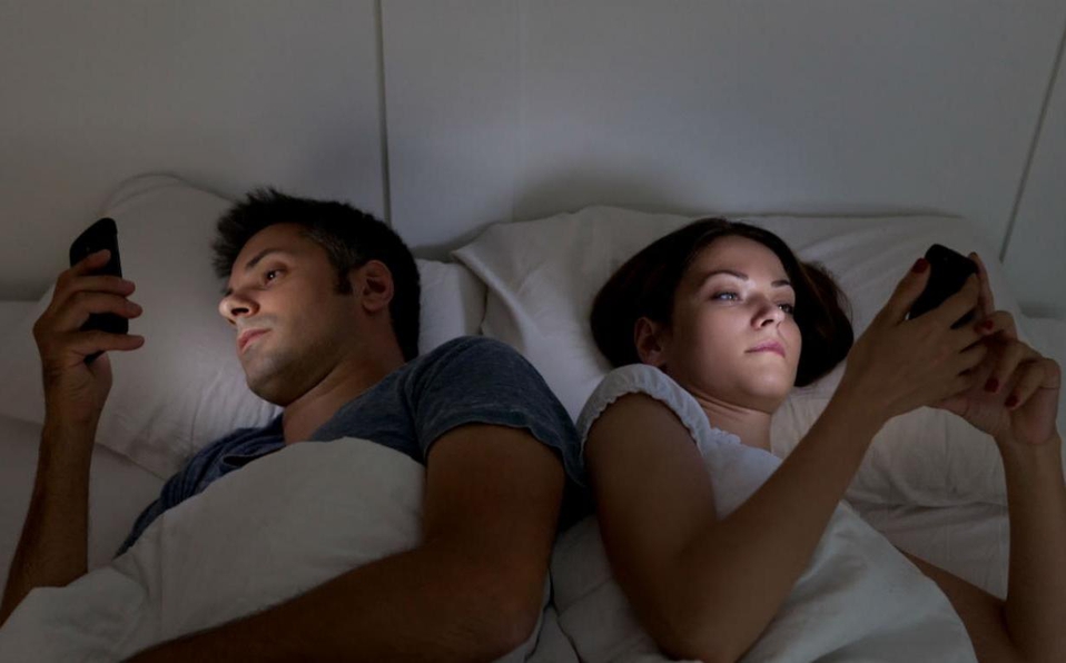 gente-constantemente-comparte-relacion-redes_98_0_1229_765