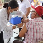 Avanza vacunación de adultos mayores