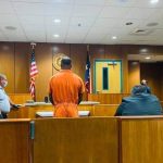 Enloquece en vacaciones y mata a tías