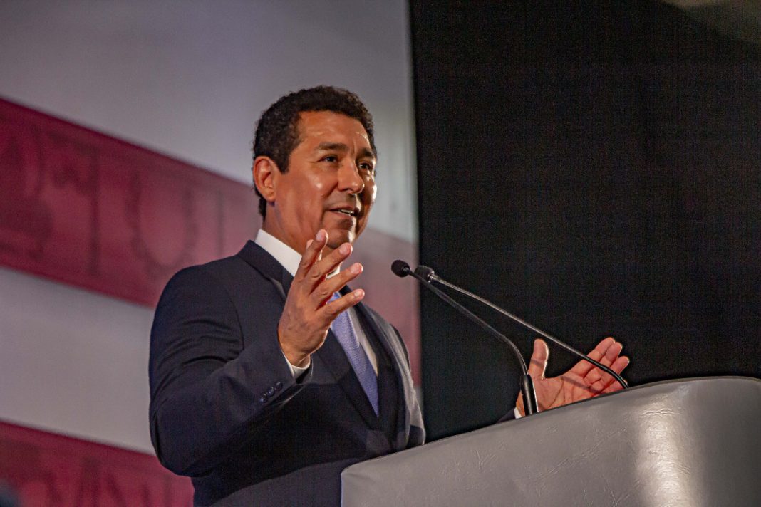 6f9323ef-6c0c-401a-83b3-3c31cde2b370