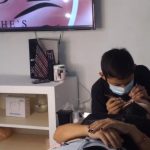 Pone pestañas y rompe las reglas