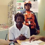 Náufrago resistió 24 días a la deriva gracias a kétchup y ajo en polvo. Se hidrató con agua de lluvia