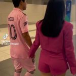 Acompañó a su novia a ver Barbie con la playera de Messi en el Inter de Miami