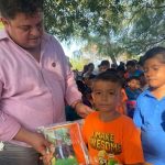 Diputado Juanón se promueve con cuadernos