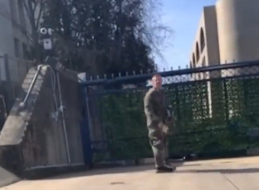 Militare-si-da-fuoco-