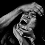 Papá cree que su hija está poseída por un demonio y pide ayuda