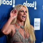 Britney Spears celebra su soltería en medio de rumores de que sale con un delincuente
