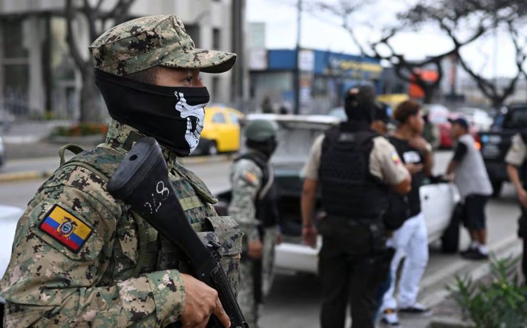 ecuador-reducido-toque-queda-puntos
