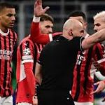 Santi Giménez cae con el AC Milan ante su exequipo en la Champions