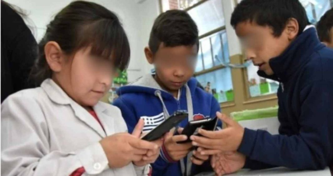 ¿Prohibiran-uso-de-celulares-en-escuelas-Esto-se-sabe