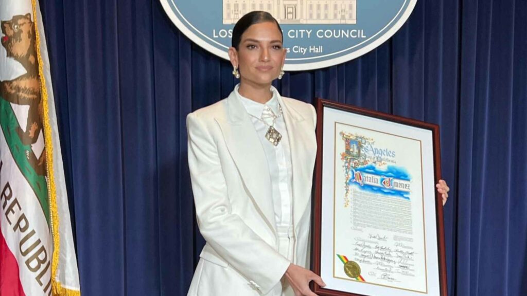 natalia-jimenez-recibe-reconocimiento-de-los-angeles-y-encabeza-fiesta-broadway-2025-1024x576