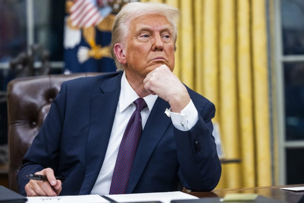 Trum medita retirar otros 3.000 millones de dólares en subvenciones a Harvard