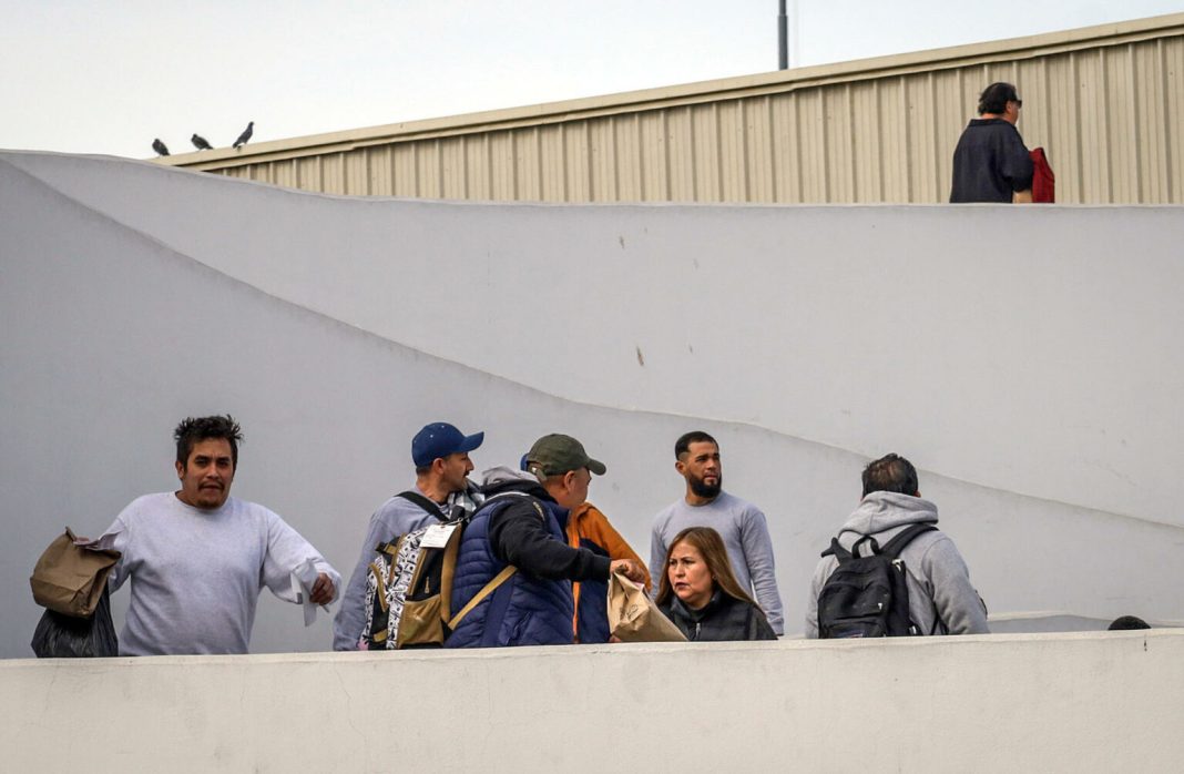 EEUU ofrecerá ayuda adicional de 1.000 dólares a indocumentados que elijan autodeportarse