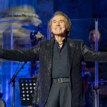 Raphael vive una ‘gran noche’ en su regreso a los escenarios