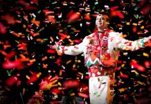 Netflix lanza serie acerca de Juan Gabriel con imágenes que grabó durante cuarenta años