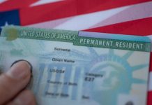 Gobierno de Trump amenaza con revocar la ciudadanía a acusados de fraude migratorio